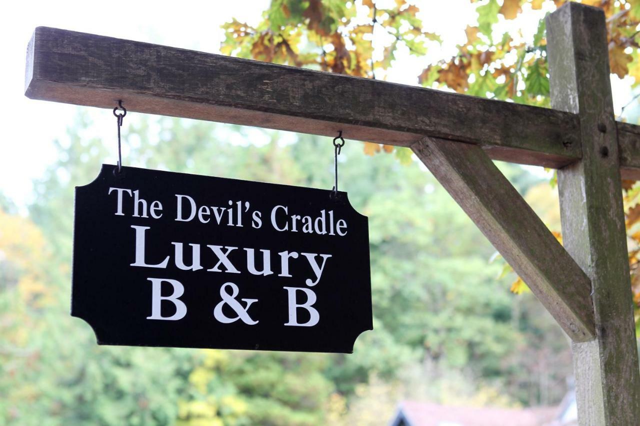 The Devils Cradle Hotel Farnham  Exterior foto