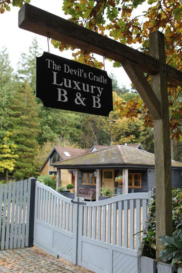 The Devils Cradle Hotel Farnham  Exterior foto